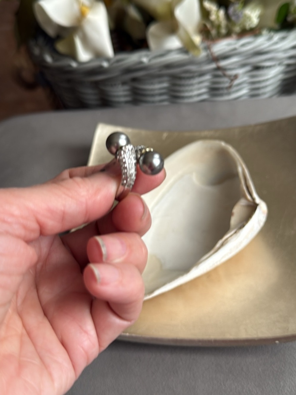 Gorgeous Silver Tone Gray Pearl Crystal Split-Design Ring Size 8 EUC - Picture 5 of 8